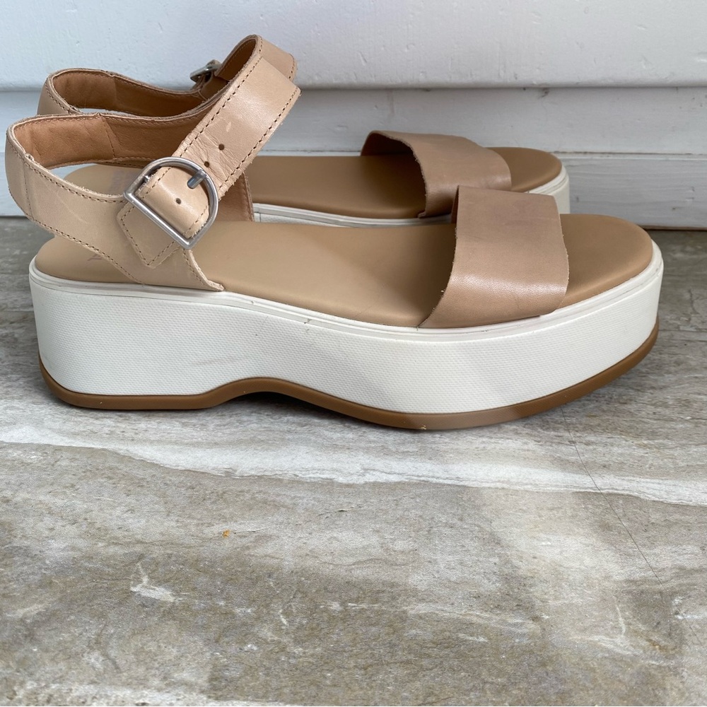 Sorel Chunky Dayspring Leather Platform Sandals Size 10 Light Tan EUC Lagenlook